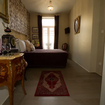 Au Coeur De Bed & Breakfast 3*